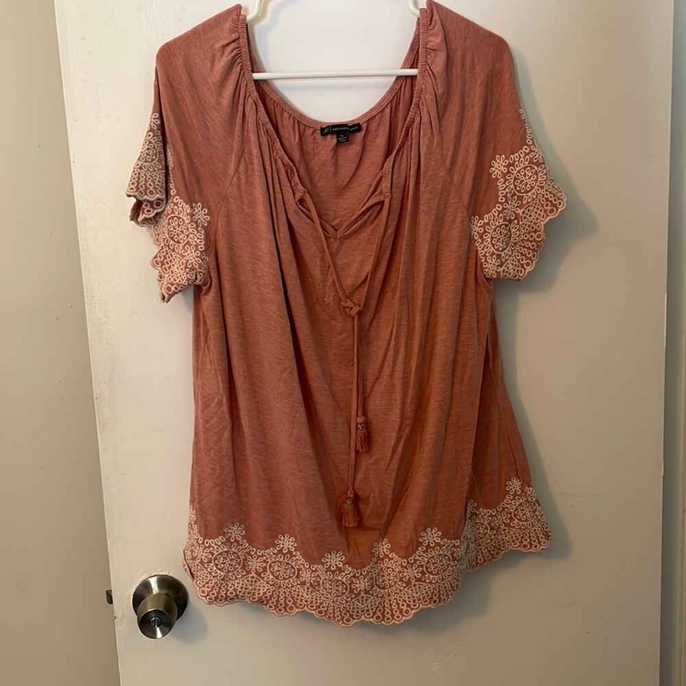 Adrianna Papell top with beautiful embroidery size XL